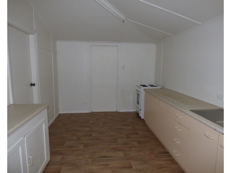 6 Wattle Drive, St George QLD 4487