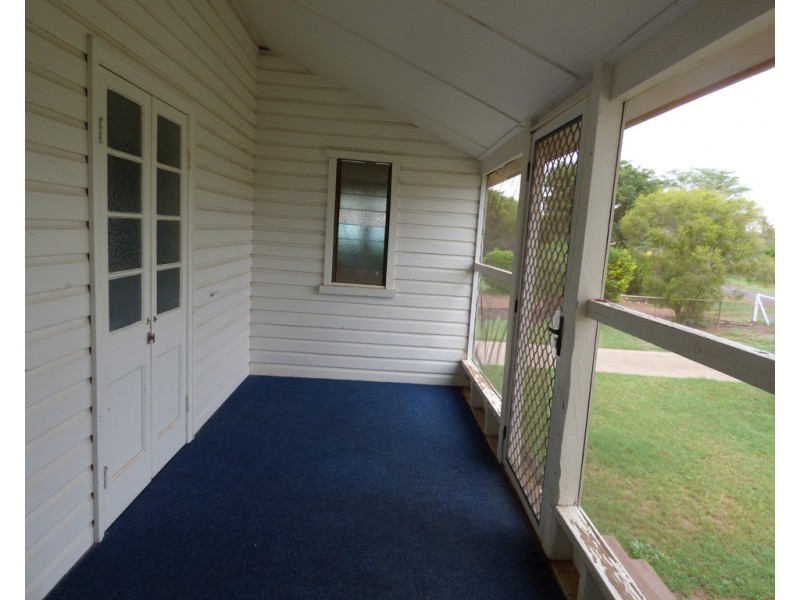 6 Wattle Drive, St George QLD 4487