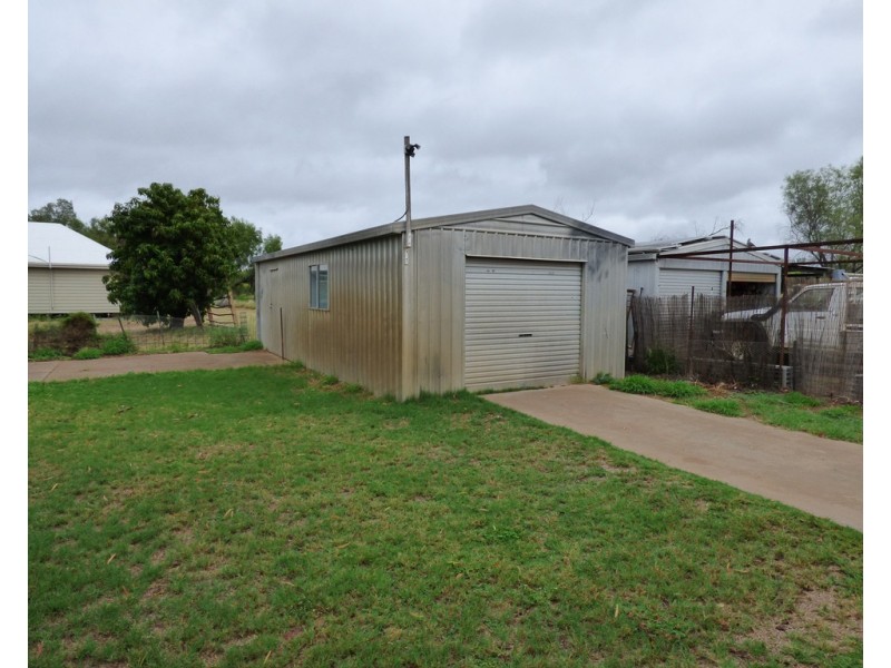 6 Wattle Drive, St George QLD 4487