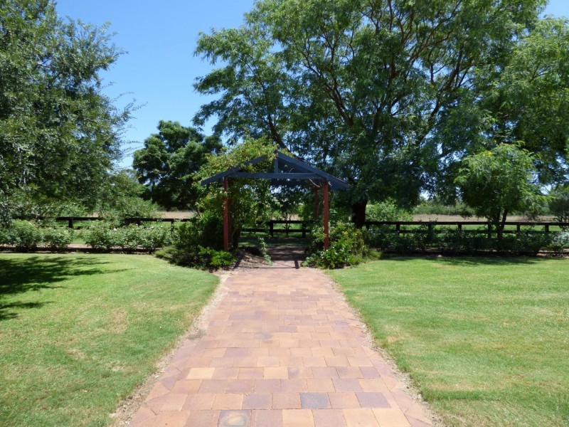 12 JE Kelly Road, St George QLD 4487