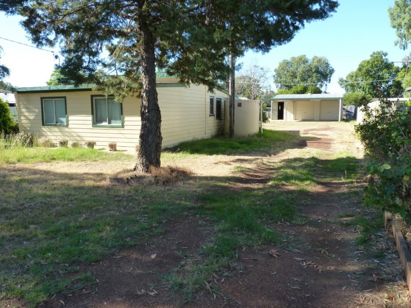 5 CARNATION AVENUE, St George QLD 4487