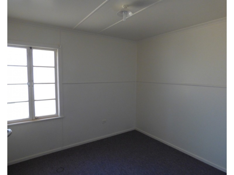 Unit 2, 171 VICTORIA STREET, St George QLD 4487