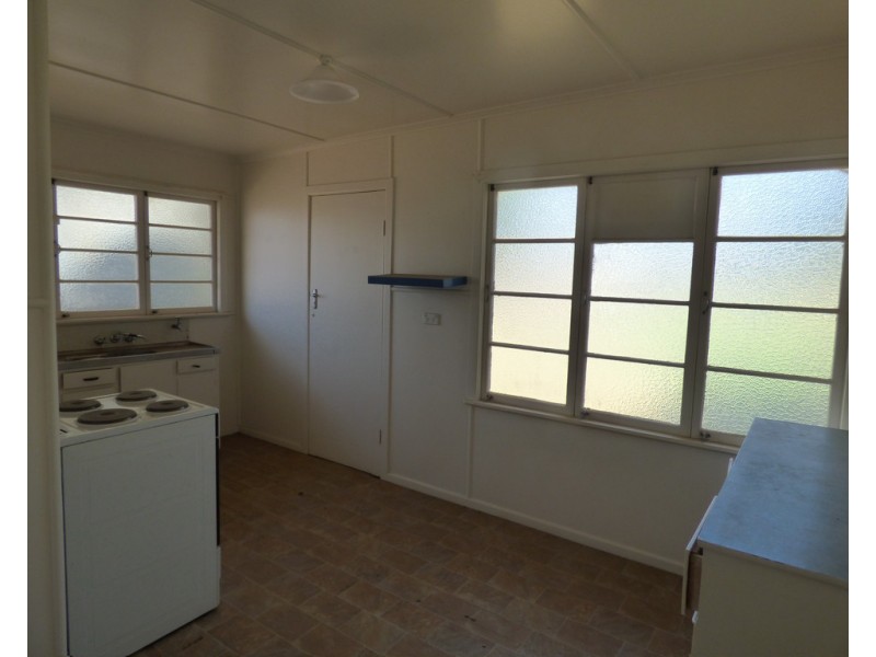 Unit 2, 171 VICTORIA STREET, St George QLD 4487