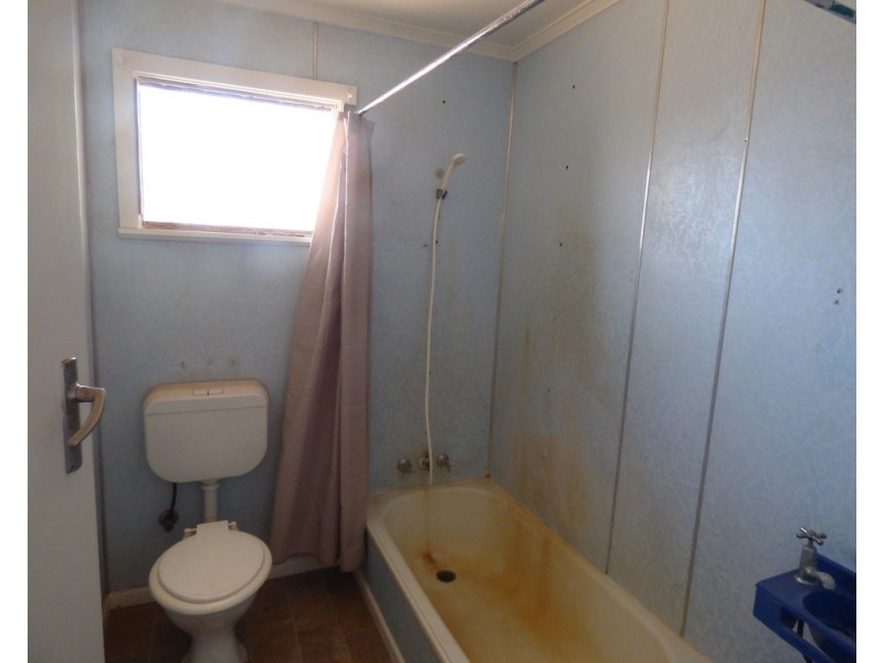 Unit 2, 171 VICTORIA STREET, St George QLD 4487