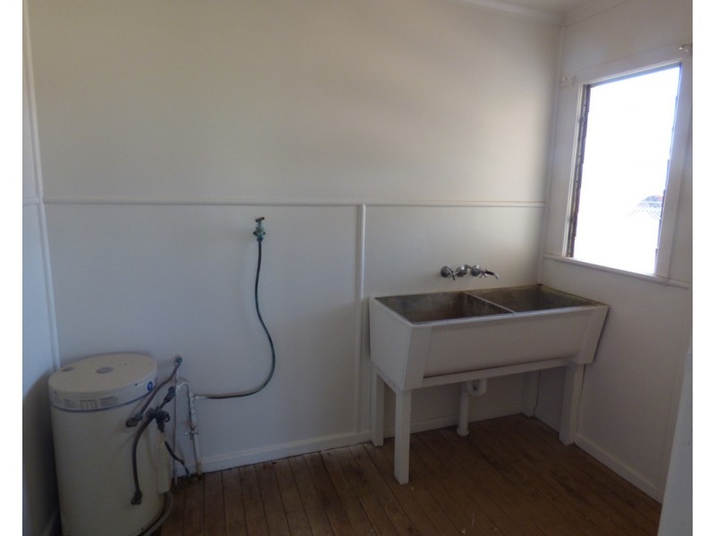 Unit 2, 171 VICTORIA STREET, St George QLD 4487