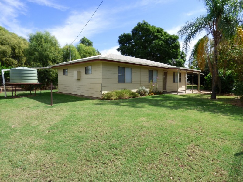 4 Elizabeth Street, St George QLD 4487