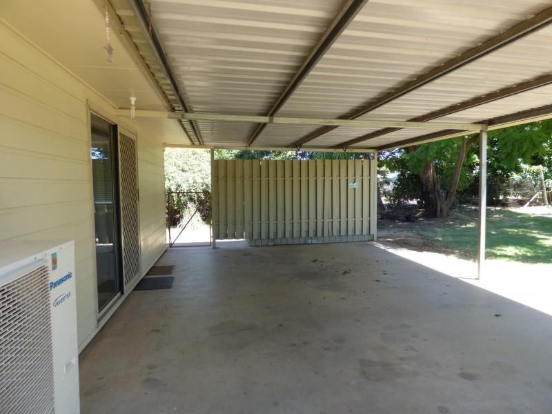 4 Elizabeth Street, St George QLD 4487