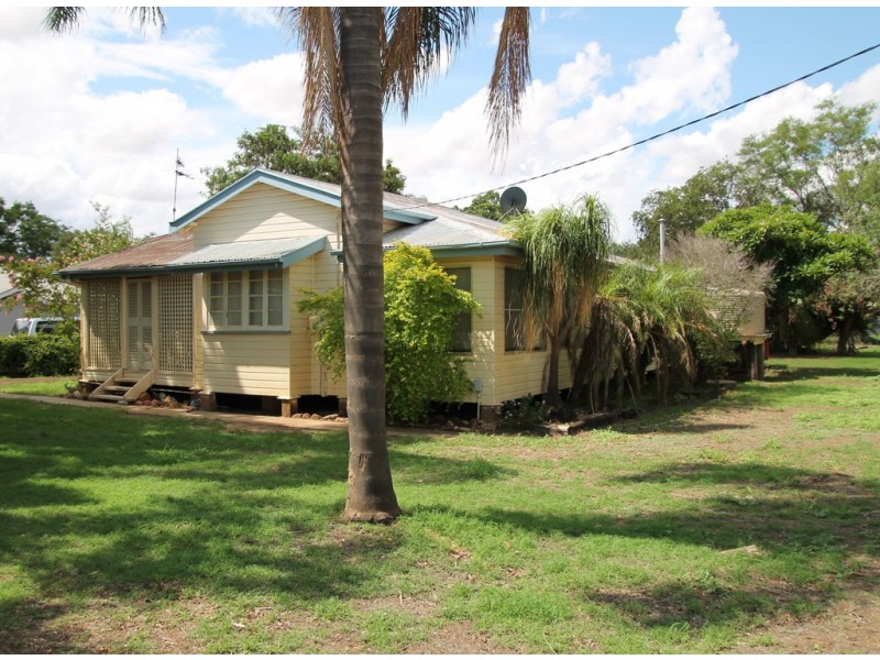 89 Grey Street, St George QLD 4487