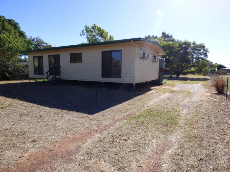 9 Charles Street, St George QLD 4487