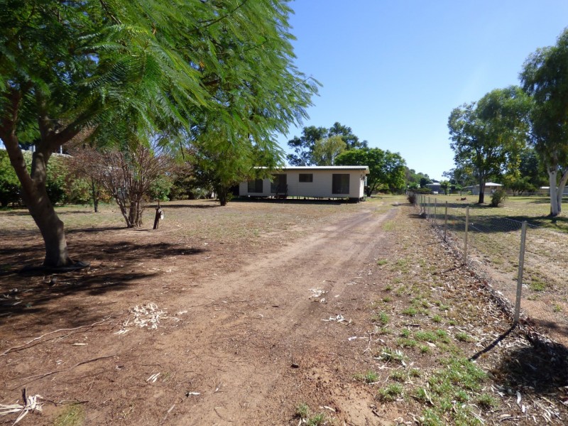 9 Charles Street, St George QLD 4487