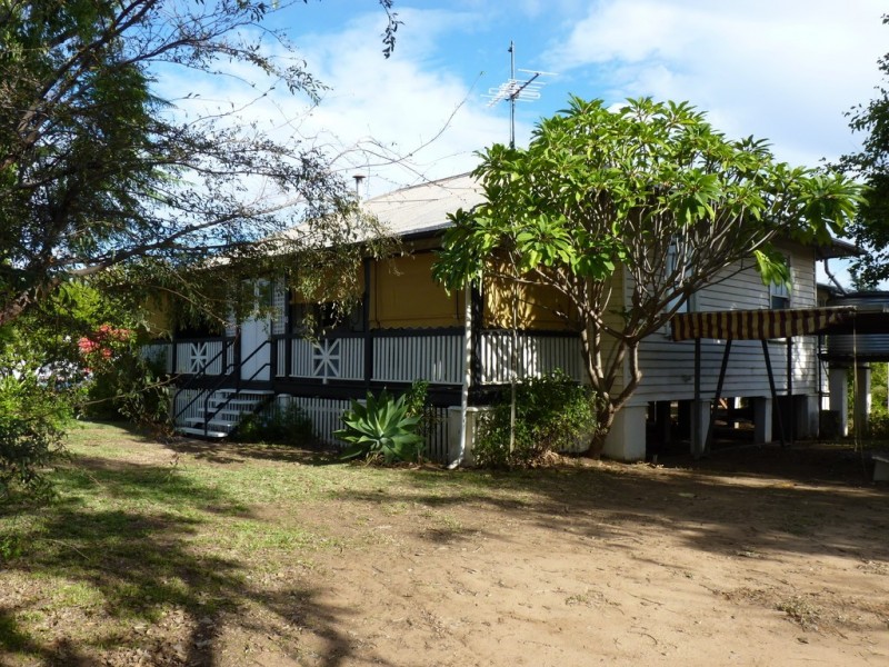 10 Henry Street, St George QLD 4487