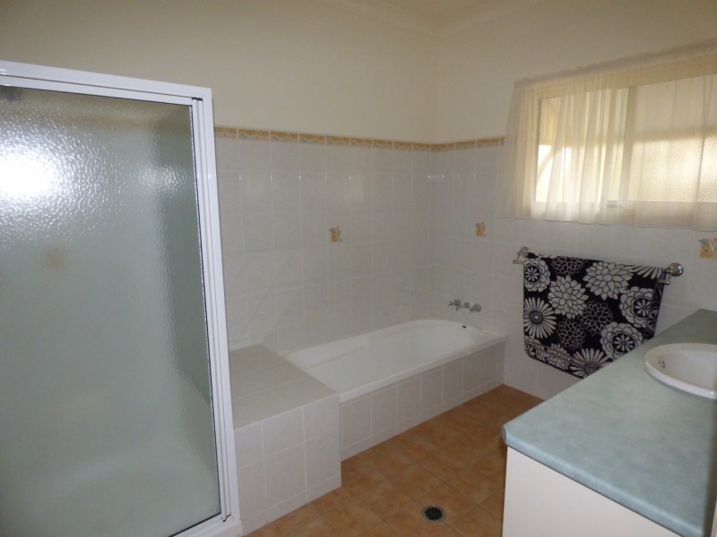 15-17 Weatherall Street, St George QLD 4487