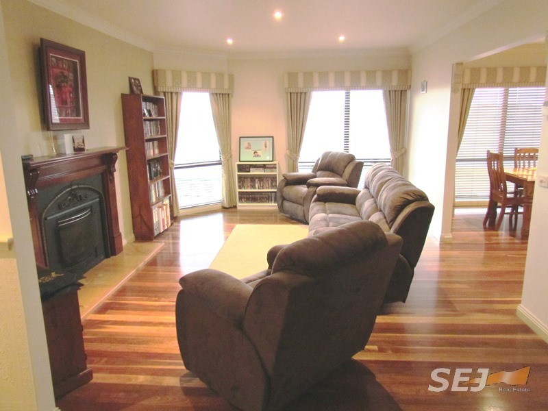 6 Grange Crescent, Warragul VIC 3820