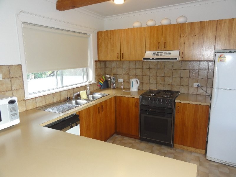 2 Waratah Ave, Waratah Bay VIC 3959