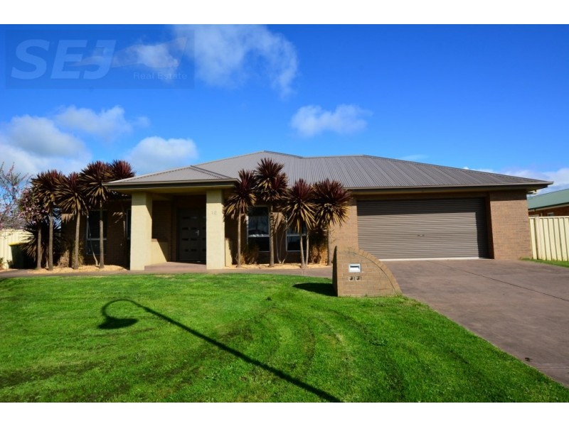 12 Carr Ave, Leongatha VIC 3953