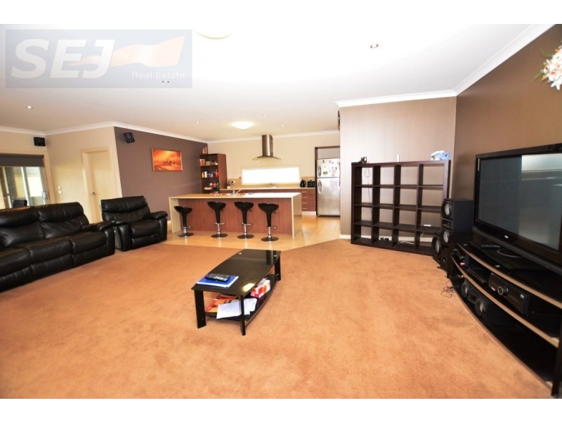 12 Carr Ave, Leongatha VIC 3953