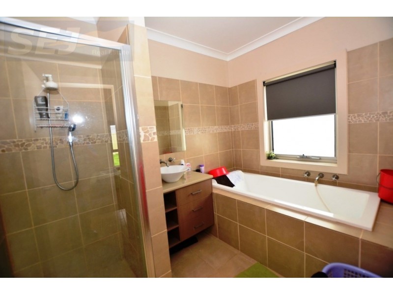 12 Carr Ave, Leongatha VIC 3953