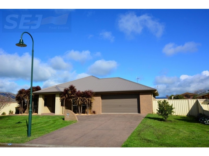 12 Carr Ave, Leongatha VIC 3953
