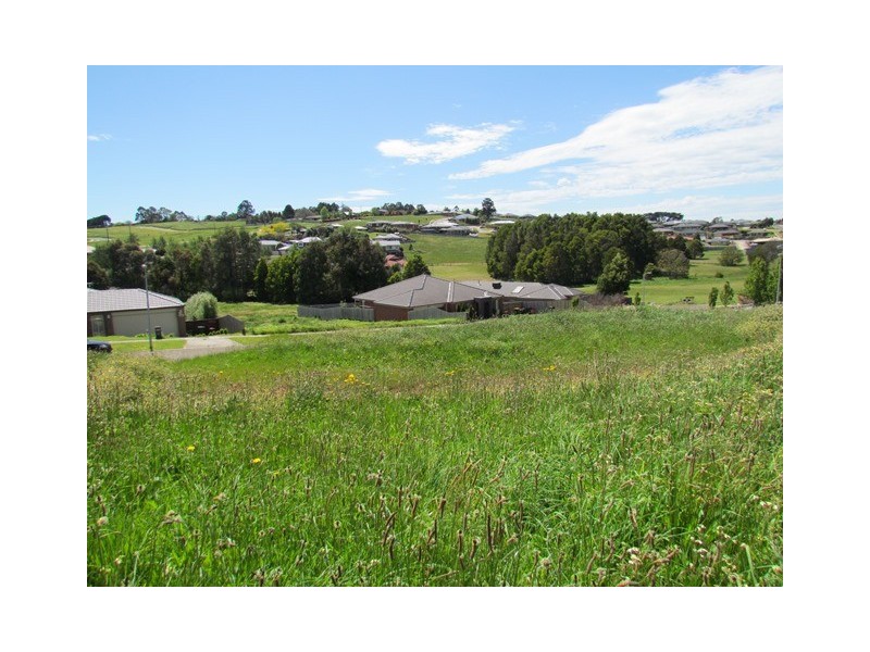 14 Melzak Way, Warragul VIC 3820