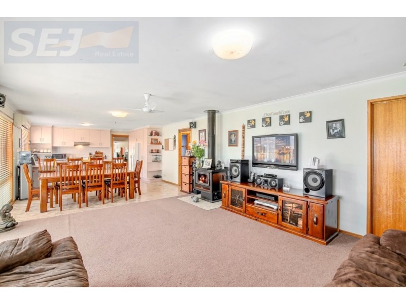 10 Royston Street, Meeniyan VIC 3956