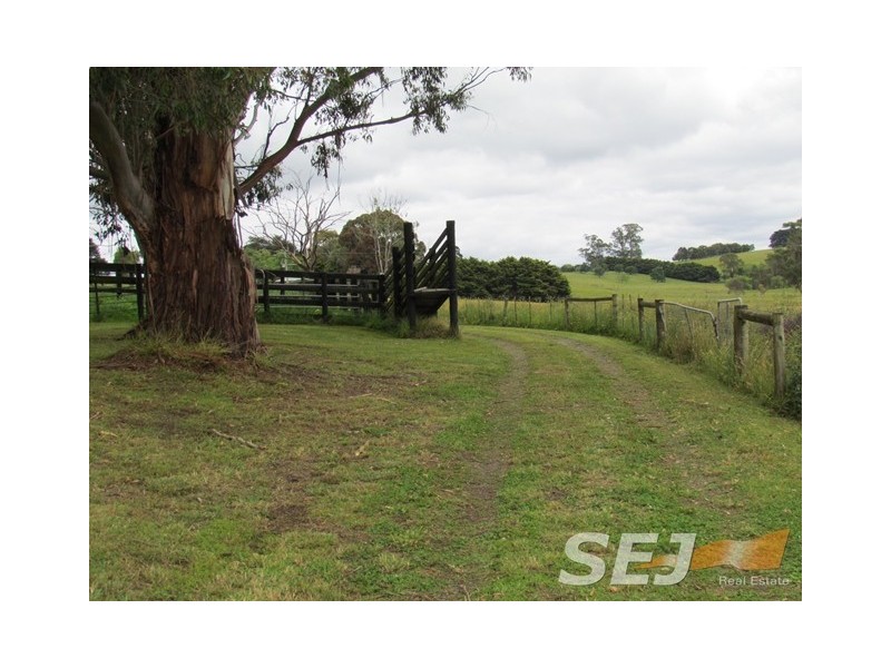 51 + 135 Sheffield Rd, Neerim South VIC 3831