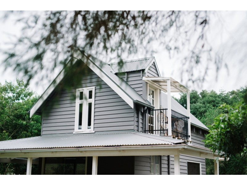 8 WARATAH ROAD, Fish Creek VIC 3959