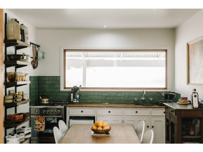 8 WARATAH ROAD, Fish Creek VIC 3959