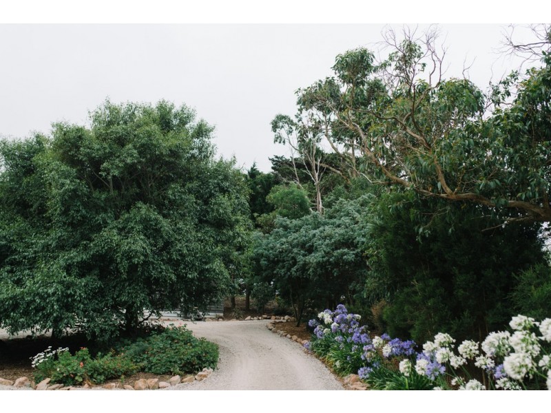 8 WARATAH ROAD, Fish Creek VIC 3959