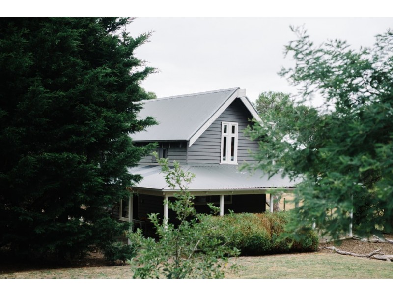 8 WARATAH ROAD, Fish Creek VIC 3959