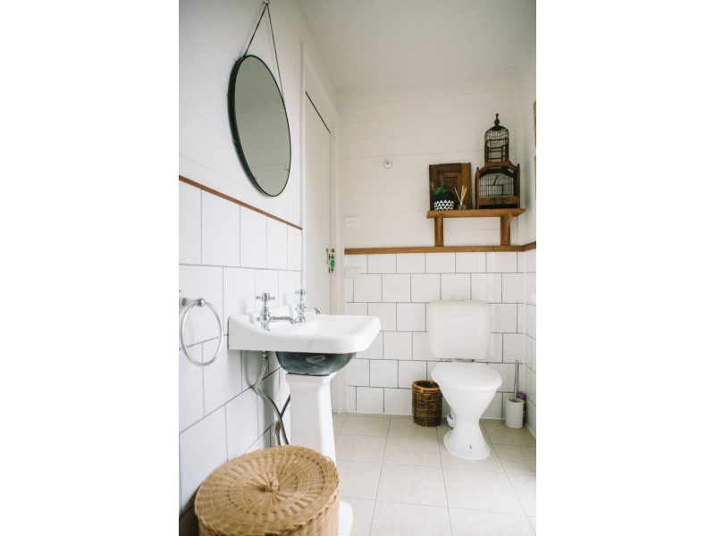 8 WARATAH ROAD, Fish Creek VIC 3959