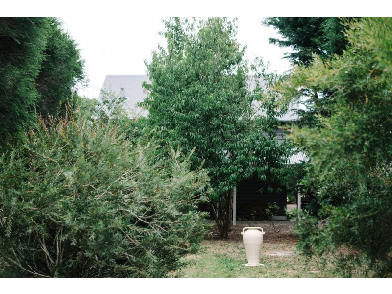 8 WARATAH ROAD, Fish Creek VIC 3959