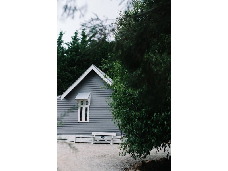 8 WARATAH ROAD, Fish Creek VIC 3959