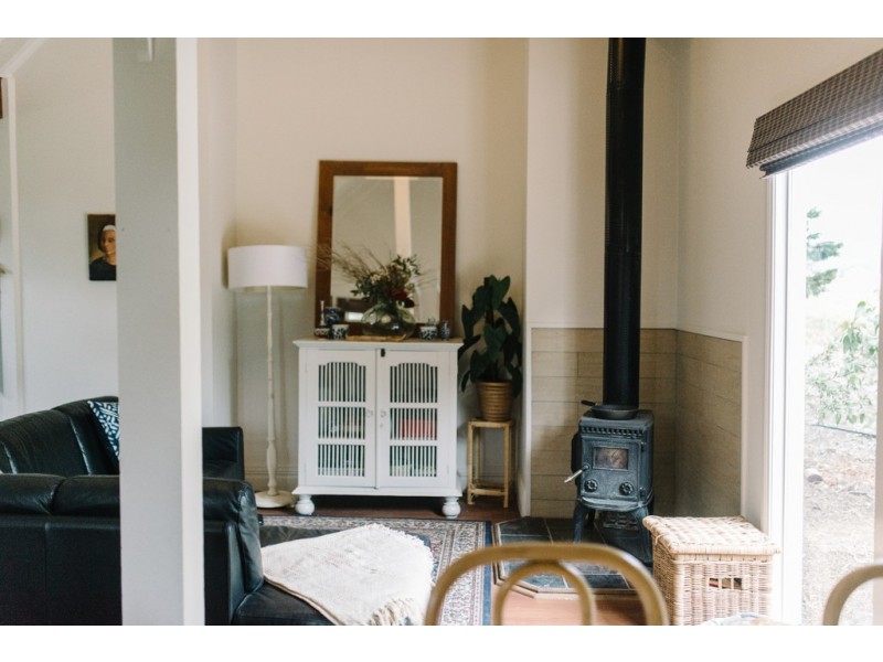 8 WARATAH ROAD, Fish Creek VIC 3959