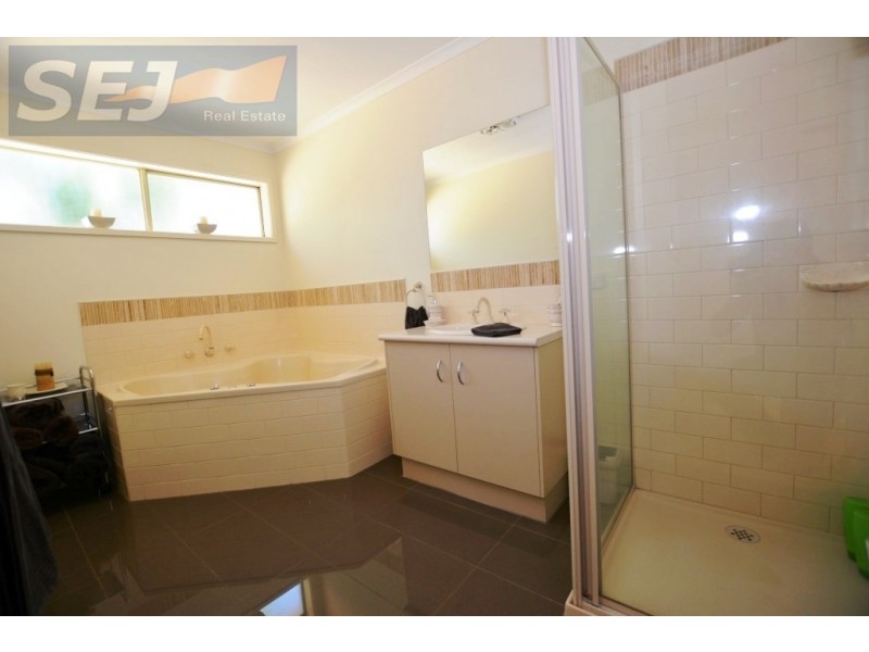 6 Carr Avenue, Leongatha VIC 3953
