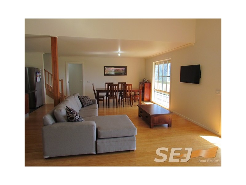 46 Dick Clark Lane, Jindivick VIC 3818