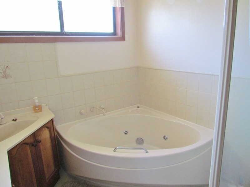 17 Princes Avenue, Drouin VIC 3818