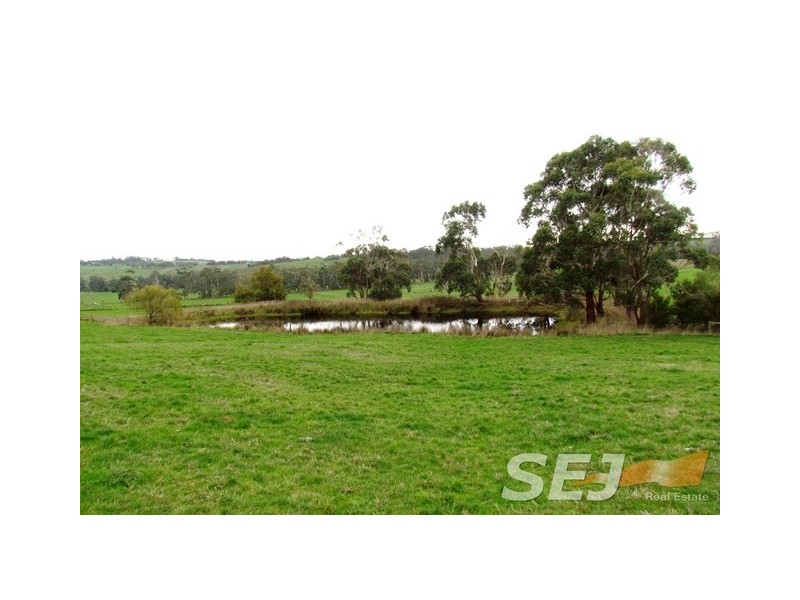 Clifton Road, Athlone VIC 3818