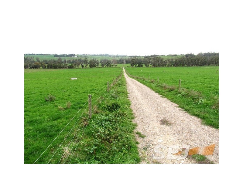 Clifton Road, Athlone VIC 3818