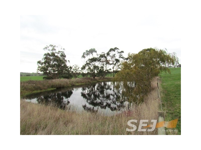 Clifton Road, Athlone VIC 3818
