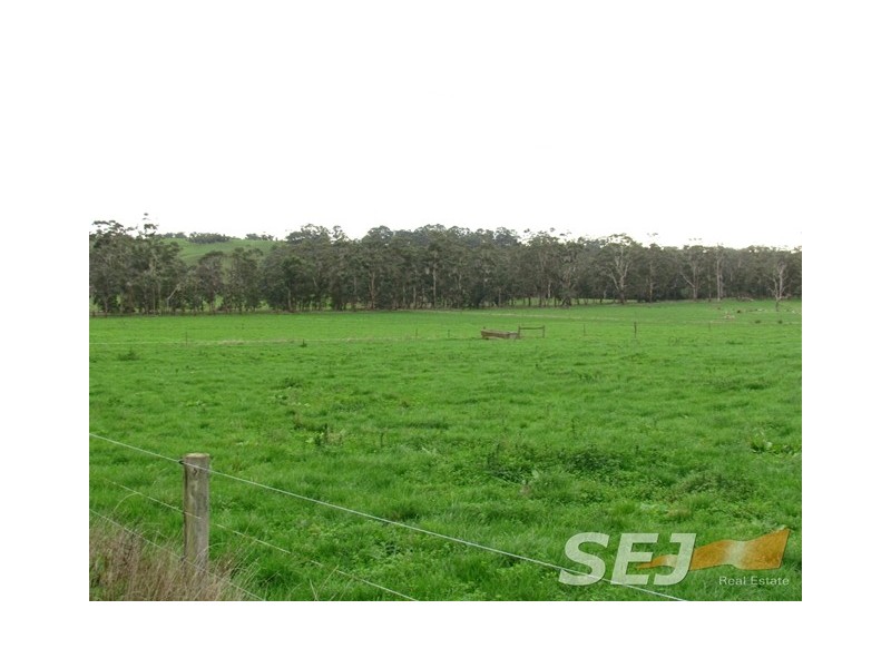 Clifton Road, Athlone VIC 3818