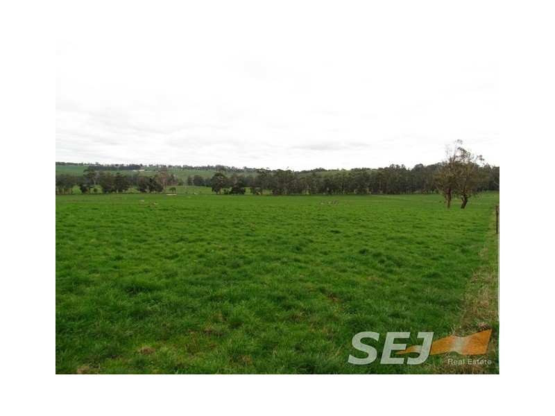 Clifton Road, Athlone VIC 3818