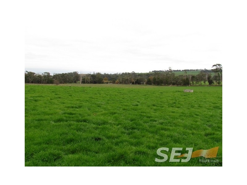 Clifton Road, Athlone VIC 3818