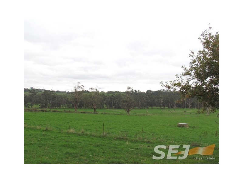 Clifton Road, Athlone VIC 3818