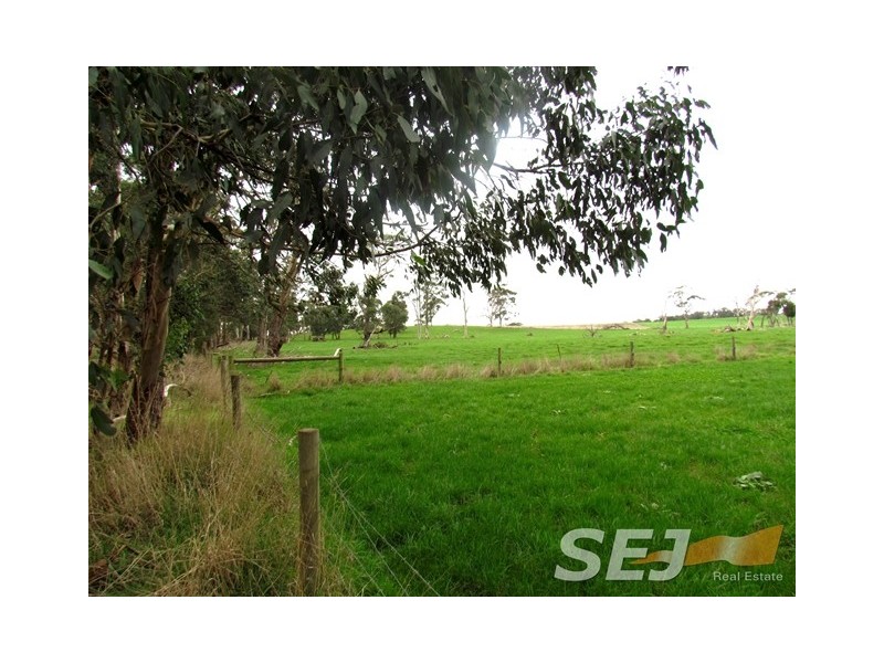 Clifton Road, Athlone VIC 3818