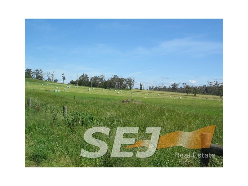 Clifton Road, Athlone VIC 3818