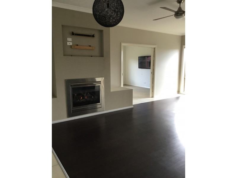 15 Norman Road, Drouin VIC 3818