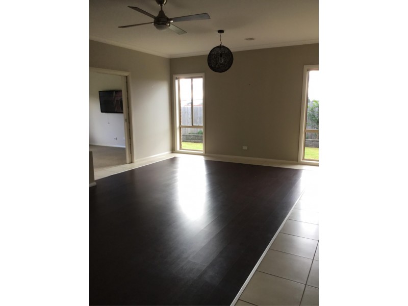 15 Norman Road, Drouin VIC 3818