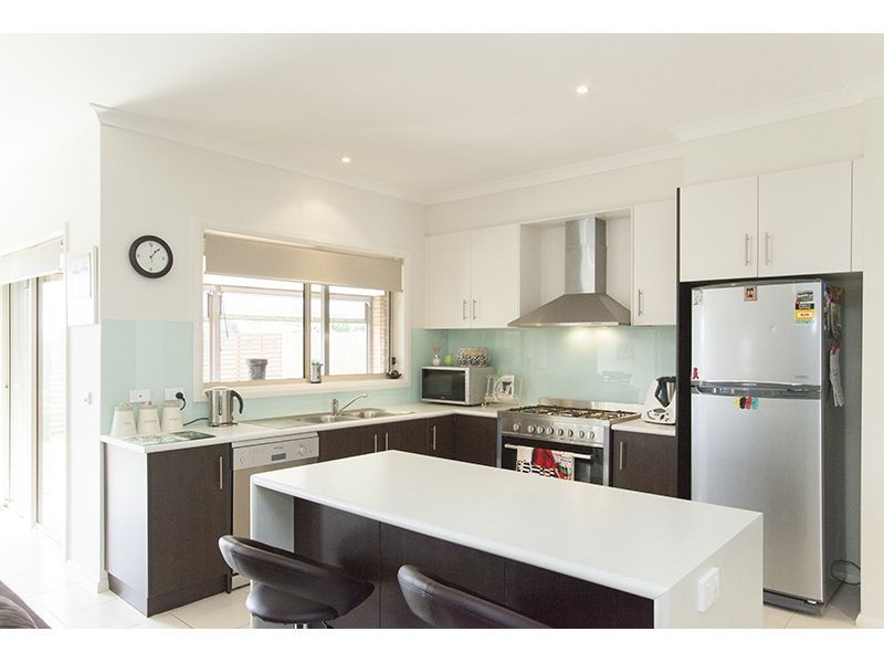 15 Norman Road, Drouin VIC 3818