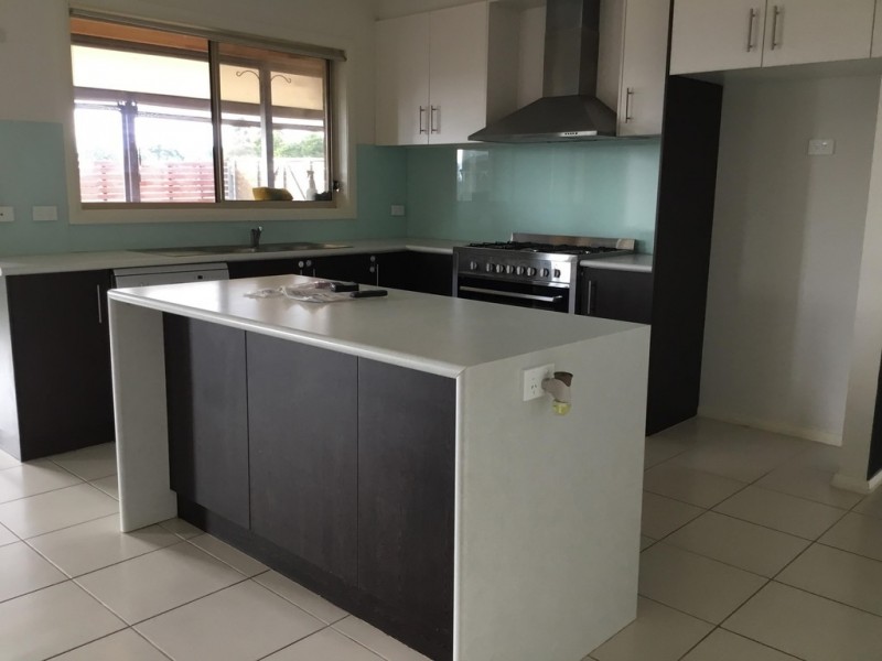 15 Norman Road, Drouin VIC 3818