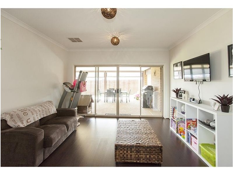 15 Norman Road, Drouin VIC 3818